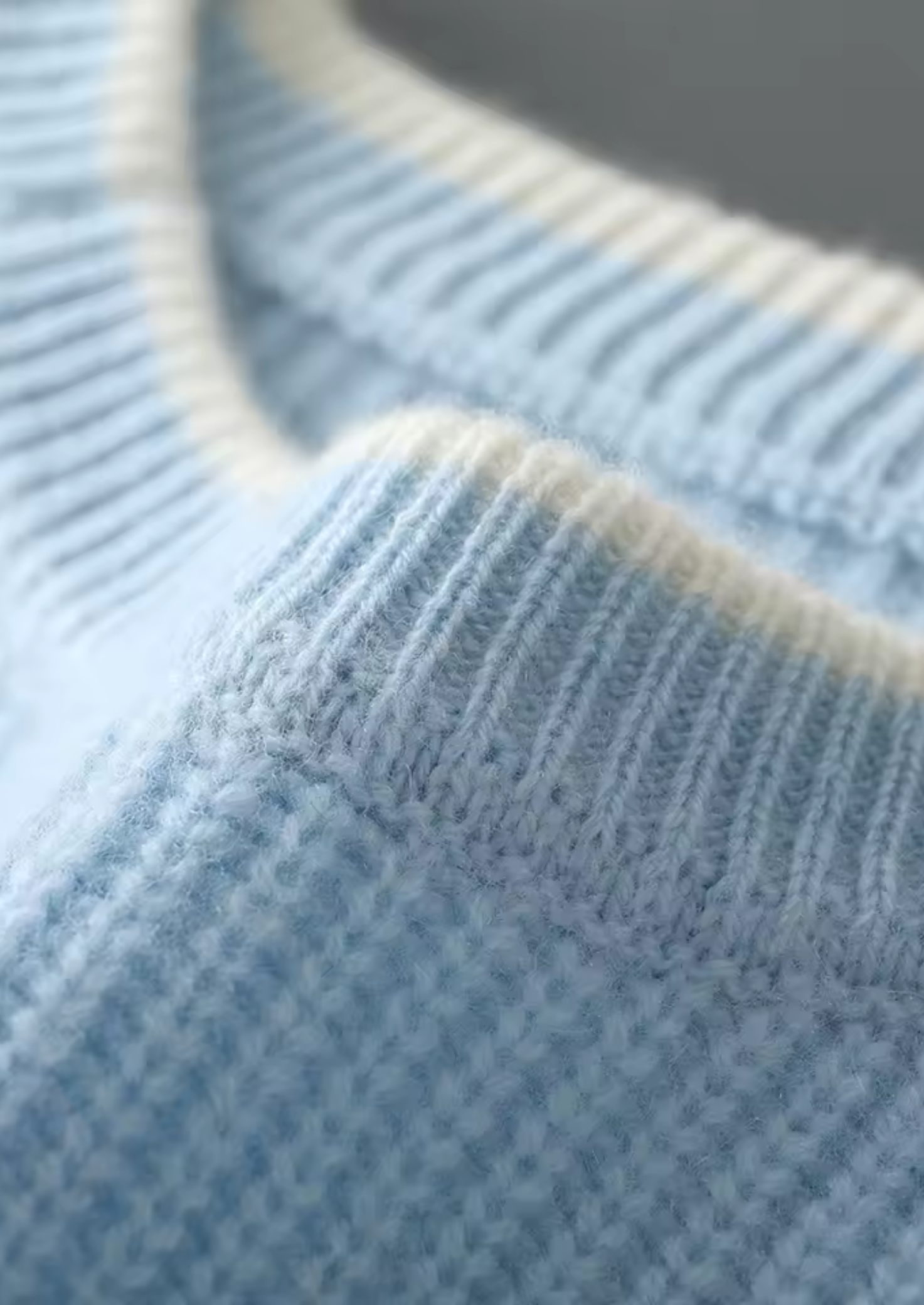 SERENNO Wollpullover Zweifarbig mit Rundhalsausschnitt